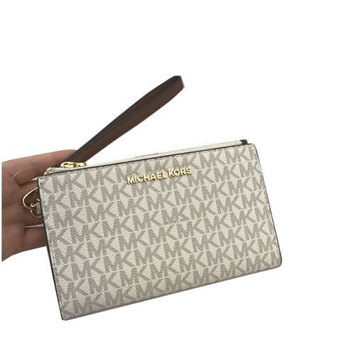 michael kors iphone 5 vanilla wristlet|Amazon.com: Michael Kors Iphone Wallet.